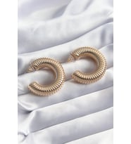 pilelistore Pirinç Gold Renk İşleme Detay Halka Model Kadın Küpe - TJ-BKP8244