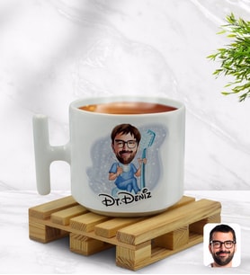 BK Gift Kişiye Özel Erkek Diş Hekimi Karikatürlü T Kulplu Beyaz Middle Kupa Bardak-2