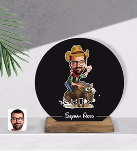 BK Gift Kişiye Özel Rodeo Karikatürlü Yuvarlak Ahşap Biblo-1
