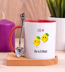 Kişiye Özel Sevimli Limonlar Ahşap Altlıklı Kırmızı Kupa Bardak
