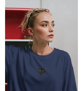 Kadın Siyah Kedi Baskılı Oversize Tişört – Minimal Black Cat Tasarım