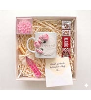 Anneye Hediye Kişiye Özel El Yapımı Gül Motifli Kupa & Çiçek Mum & Kolonya & Kahve Hediye Seti (Model 8)