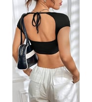 Kadın Siyah Sırt Dekolteli ve Boyundan Bağlamalı Yarım Kol Crop Top Bluz