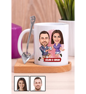Eşe Yıldönümü Hediyesi Karikatürlü Ahşap Altlıklı Beyaz Kupa Bardak
