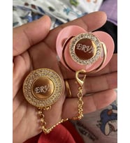 Sahi Aksesuar İsimli Zirkon Taşlı Silikon Bebek Emzik Seti(0-6 Ay Damaklı Pembe) TYBEZYI156P