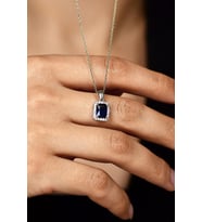 Safir Taşlı Rodyum Tektaş Baget Gümüş Kolye