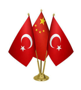 Masa Üstü Çin Bayrağı Türk Bayrağı Üçlü Pirinç Direk Masa Bayrak Seti