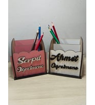 KALEMLİK 2 ADET RENKLİ KİŞİYE ÖZEL İSİM YAZILI (3 MM MDF)