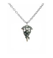 Guns N' Roses Dagger Hançer Figürlü Metal Kolye – 60 cm Zincirli Rock Tarzı Takı (Gümüş)