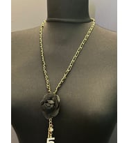 SİYAH ÇİÇEKLİ 5 RAKAMLI TASARIM KADIN KOLYE BOY 30 CM