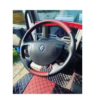 DİKİŞLİ DİREKSİYON KILIFI DAMARLI SİYAH/KIRMIZI DERİ KIRMIZI DİKİŞLİ RENAULT TIR İÇİN HIZLI KARGO