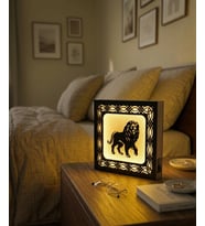 Aslan Figürlü LED Gece Lambası – Dekoratif Ahşap Çerçeveli Masaüstü Lamba 14x14 cm