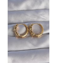 Pirinç Gold Renk Kabartmalı Zirkon Taşlı Oval Model Küpe (Altın)