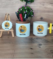 Kadın Öğretmene Hediye Hediye Sepeti Kupa Bardak T Kulplu, Kalemlik ve Anahtarlık Öğretmenler Günü Hediyesi (Model 5)