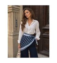 Premium Bordürlü Puantiye Üçgen Fular – Lacivert Buz Mavi 46x127cm