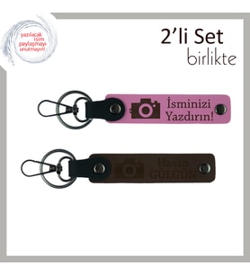 Deklanşöre Basınca Gülümsesin, Kamera Desenli, Kişisel Yazılı 2’li Anahtarlık, Pembe-Koyu Kahve
