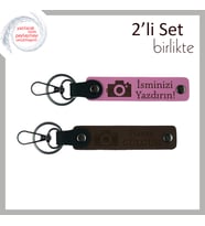 Deklanşöre Basınca Gülümsesin, Kamera Desenli, Kişisel Yazılı 2’li Anahtarlık, Pembe-Koyu Kahve