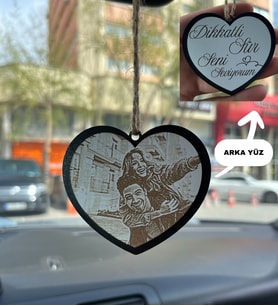 Fotoğraflı ve Mesajlı Kişiye Özel Ahşap Araba Aynası Süsü - Kalp Formlu – Anlamlı Hediye