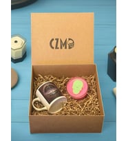 Terazi Burcu Kişiye Özel İsimli Kupa & Pembe Kurukafa Detaylı %100 Soya Wax Mum Seti  Özel Kutulu