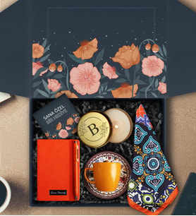 Desenli Turuncu Fincan & Turuncu Defter & Turuncu Touch Pen Kalem & Fular Hediye Seti & Mum Hediye Seti
