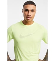 Nike Running Run Division Miler Swoosh Logo T-shirt Yellow Reflektörlü Erkek Antreman Tişörtü Sarı