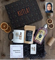 Kişiye Özel Karikatürlü Best Mom Ever Anneye Hediye Hediye Kutusu - Kişiye Özel Kupa Standart, Traş Kolonyası, Çakmak, Filtre Kahve Anneler Günü Hediyesi
