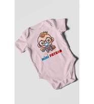 Mini Patron Baskılı Bebek Zıbını – Çıtçıtlı Body  %100 Pamuk Kısa Kol (Bebek Pembesi)