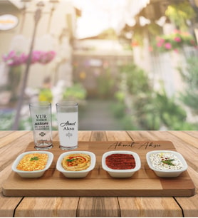 BK Gift Kişiye Özel Vur Kadehi Ustam Tasarımlı 2’li Rakı Bardağı ve Meze Tabaklı Doğal Masif Ahşap Servis Sunum Tepsisi Model 1