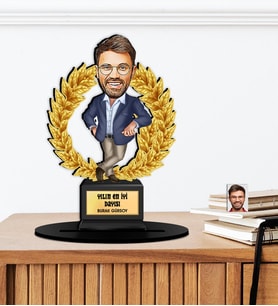 Kişiye Özel Karikatürlü Yılın - Başlığını Belirle Ahşap Oscar - Masaüstü Biblo