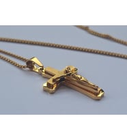 voyageaccessory Şıklığın ve İnancın Simgesi Minimal Tasarımlı Altın Renk Haç Kolye