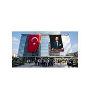 Istikbal Göklerdedir Atatürk Portresi Bayrak ve Türk Bayrağı Premium Raşel Kumaş 2'li Set 10x15 metre ATA32