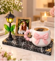 Kişiye Özel Fotoğraflı Sokak Lambalı Pembe Kabartmalı Fiyonklu Kupa Bardak