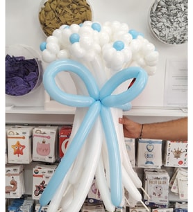 Beyaz–Mavi El Yapımı Balon Çiçek Buketi – Bebek Karşılama / Hoş Geldin Bebek Hediyesi