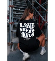 Unisex Love Never Fails Baskılı Tshirt (Siyah)