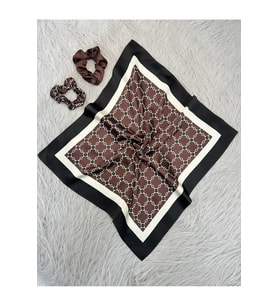 Kadın Dijital Baskılı Fendy Fular & Simit Toka Seti – 1 Fular (48×48 cm) + 2 Simit Toka