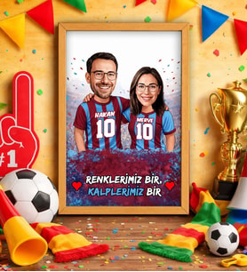 BK Gift Kişiye Özel İsimli Bordo-Mavi Sevgili Karikatürlü Ahşap Çerçeveli Tablo - 40x25cm, Doğum Günü Hediyesi, Taraftar Hediyesi