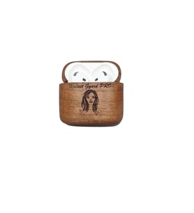 Kişiye Özel Ahşap Airpods 4.Nesil Lady Motifli Lazer Baskı Airpods 4.Nesil Kılıf (Açık Ceviz)