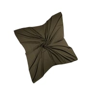 Mısırlı Eşarpları Queen Krep Düz Renk Eşarp 110x110 Cm (Çimen Yeşili)