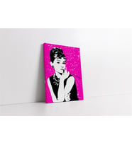 Renkli Audrey Hepburn