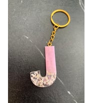 J Harfi Pembe Renk Epoksi ve Deniz Kabuğu Kırığı Süslemeli Gold Halka Anahtarlık El Yapımı Hediyelik