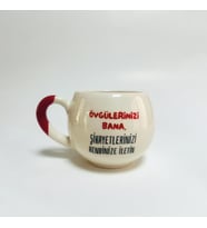 Övgülerinizi Bana, Şikayetlerinizi Kendinize İletin Baskılı Kırmızı Kulplu Balon Kupa (Beyaz)