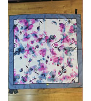 Çiçekli Desen Black Seri Twill Eşarp Eşarp Askısı ile Birlikte 90x90 cm Füme Gri