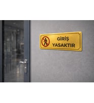 Giriş Yasaktır Gold Metal Kapı Uyarı Levhası 7x20 cm – Yetkisiz Alan