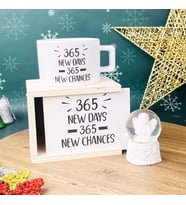 365 Yeni Gün 365 Yeni Şans Yılbaşı Tasarımlı Kutulu Kupa Ve Mini Beyaz Melek Kar Küresi Set
