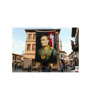Üniformalı Gazi Mustafa Kemal Atatürk- Ay Yıldız Bayrak Poster Bayrak Premium Raşel Kumaş ATA17