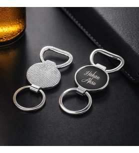 BK Gift Kişiye Özel İsimli 6603 Tek Taraflı Metal Anahtarlık Açacak Fonksiyonlu – Lazer Baskılı Şişe Açacaklı Anahtarlık