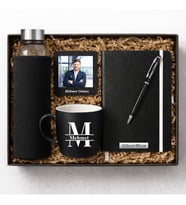 Kişiye Özel Siyah Kupa & Siyah Defter & Kılıflı Cam Matara & Tükenmez Kalem İsme Özel Premium Hediye Seti