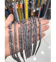 Hematit Taşı Küp Kesim Mat Gri 4x4mm Doğal Taş Dizi