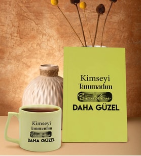 BK Gift Kimseyi Tanımadım Ben Atatürk Temalı Sarı Sert Kapaklı Defter ve Middle Kupa Seti-2, Arkadaşa Hediye, Yeni İş Hediyesi, Doğum Günü Hediyesi