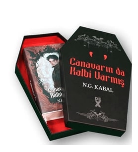 Canavarın da Kalbi Varmış (Kutulu - Ciltli) Vampir 1